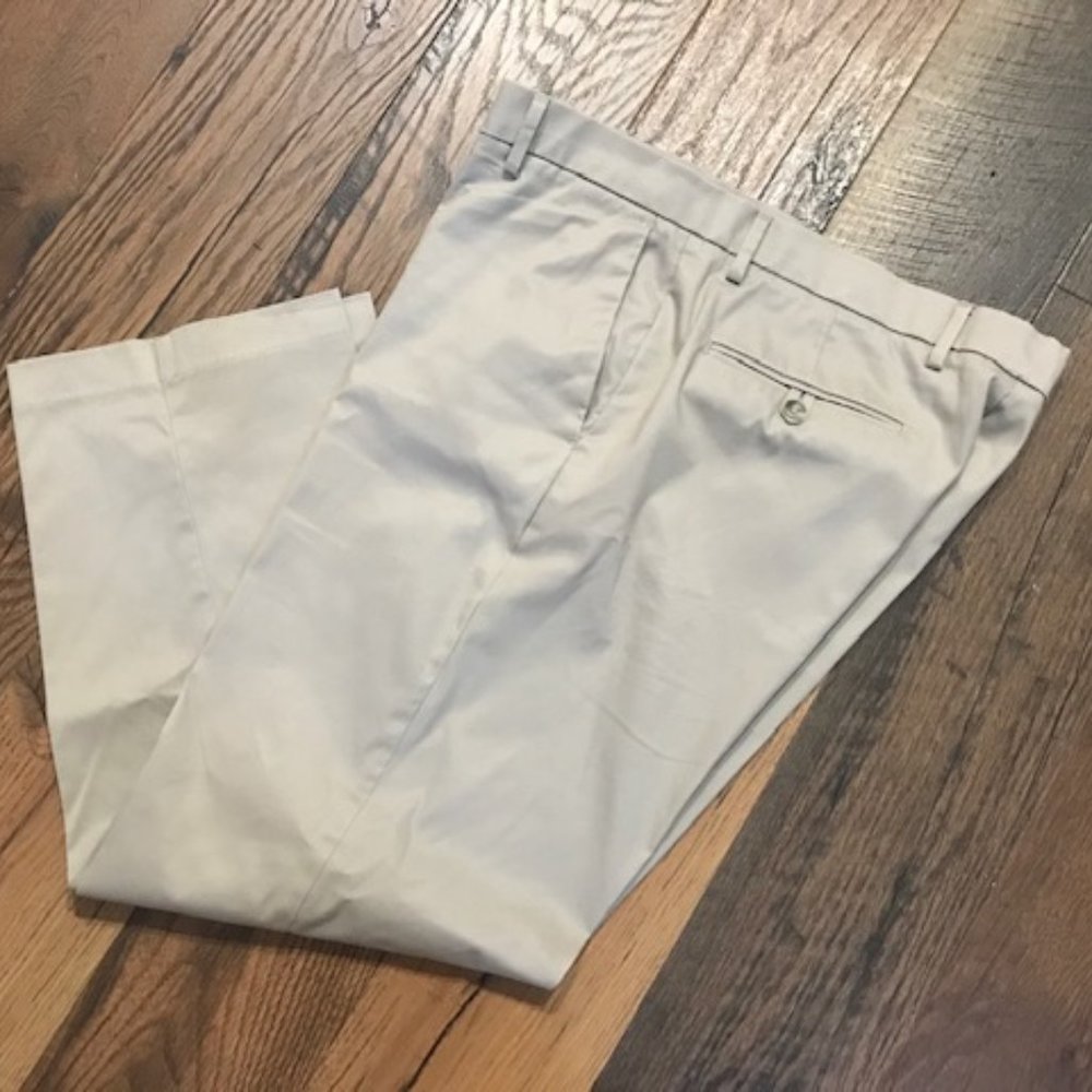 Dockers Men's Chinos in Light Cream/ Kacki